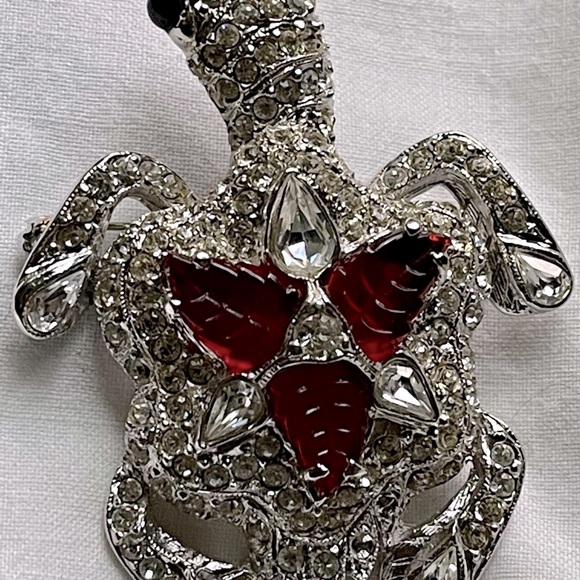 Signed Weinberg NY Red Molded Glass Rhinestone and Rhodium Figural Brooch - Picture 5 of 9